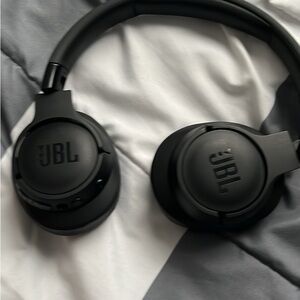 JBL Black Wireless Headphones